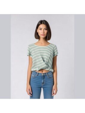 Women’s shirt size small